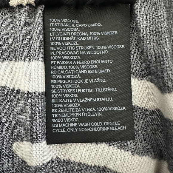 H&M viscose paper bag waist w/ self tie, animal, print wide leg pant size 14. - Picture 7 of 8